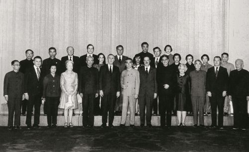 1972年4月20日，周恩来总理会见应外交学会邀请访华的美国众议院代表团，这是第一个访华的美国众议院代表团。