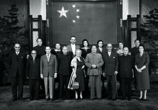 毛泽东主席和刘少奇副主席接见巴西参议员代表团访华