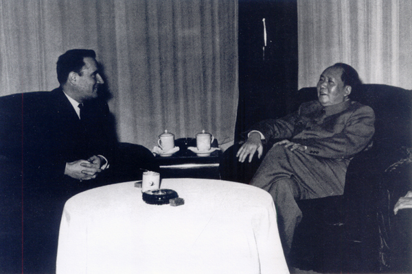 毛泽东主席会见法国前总统弗朗索瓦·密特朗